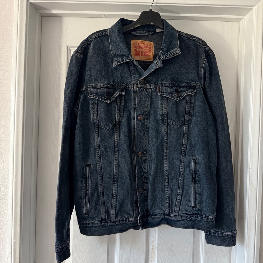 Levi's Men's Navy-Black Denim Trucker Jacket
